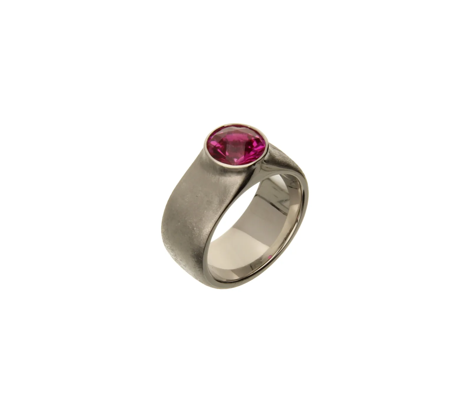 Platinring mit eingefasstem Erinnerungsdiamant