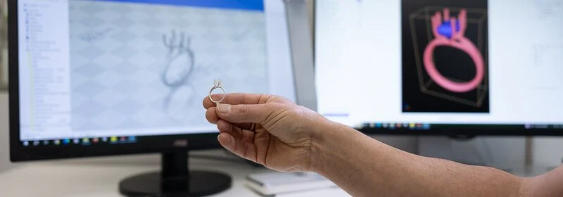 Wachsmodell eines Rings als Zwischenschritt